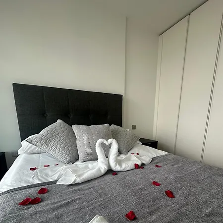 Luxury Apartment - 2 Minute Walk From The O2 Arena London Exterior photo