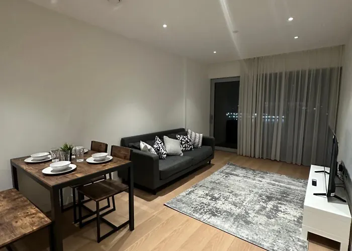 Luxury Apartment - 2 Minute Walk From The O2 Arena