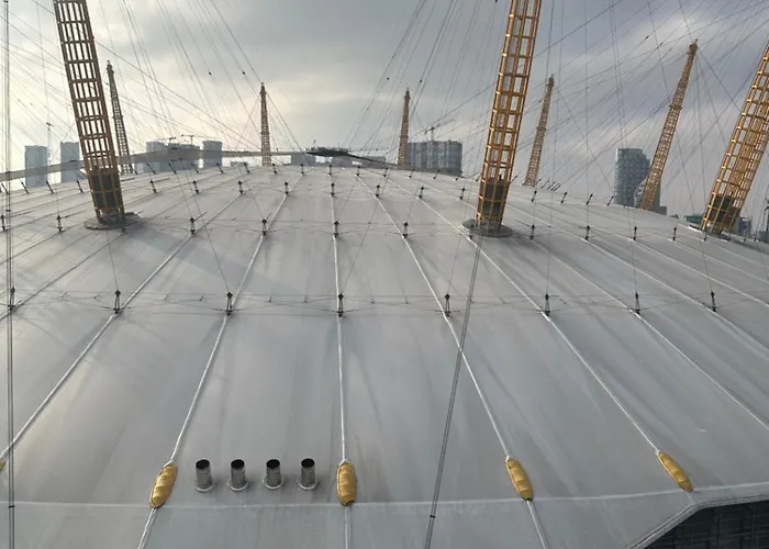 Luxury Apartment - 2 Minute Walk From The O2 Arena
